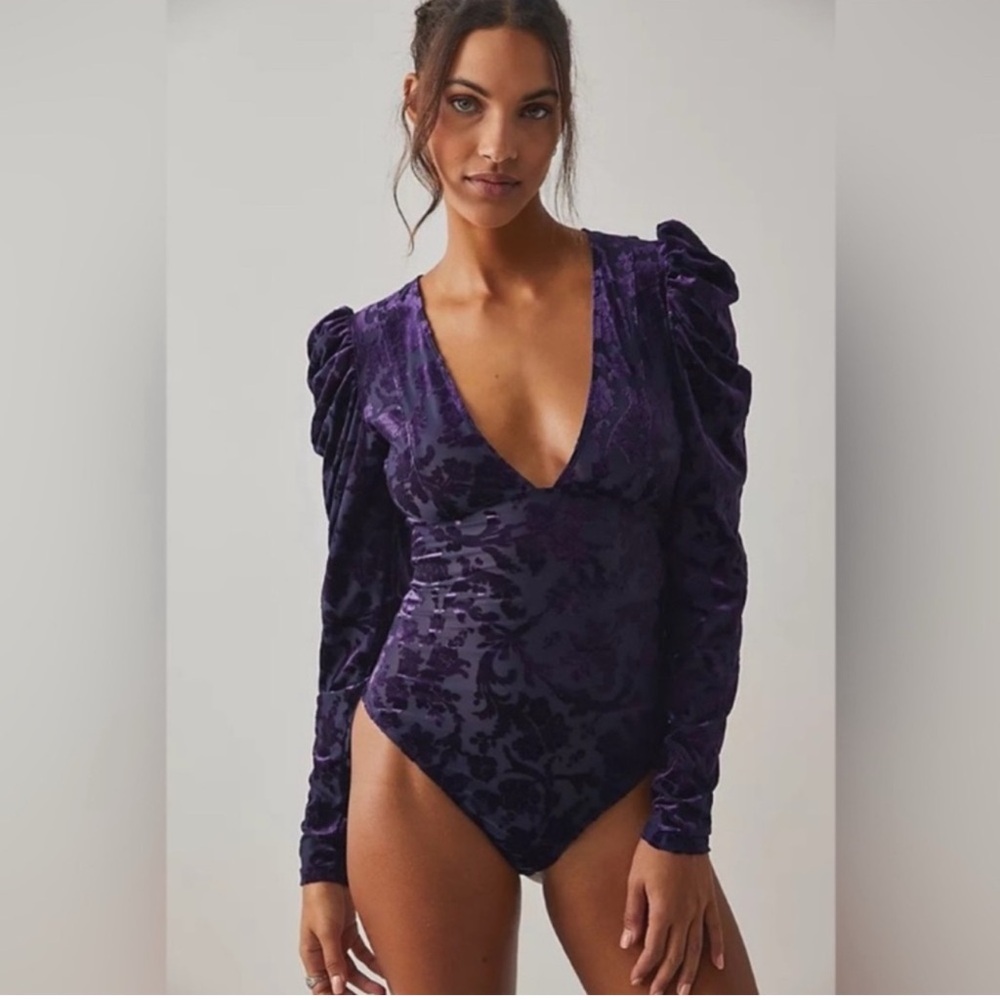 29.Free People Magic Hour Velvet Bodysuit in Deep Sea Combo - Picture 4 of 4